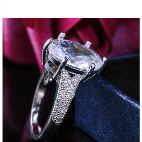 Luxury 925 Silver Oval Cut White Sapphire Ring New - Picture 3 of 6